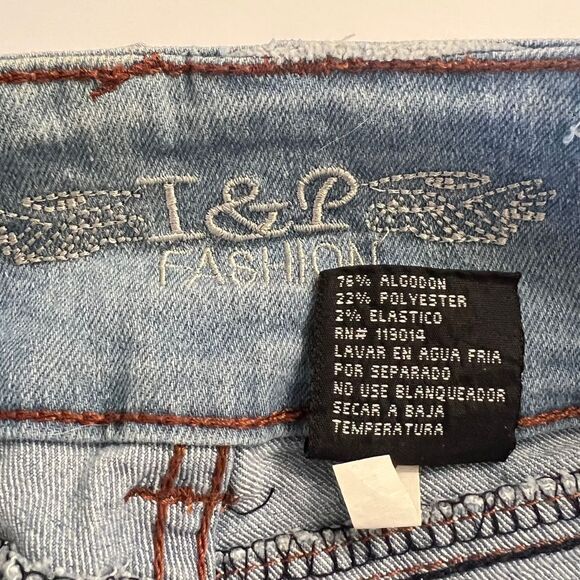 I&P Fashion Distressed Denim Bermuda Shorts Women's Casual Summer Wear Size 11‎ - Picture 8 of 11